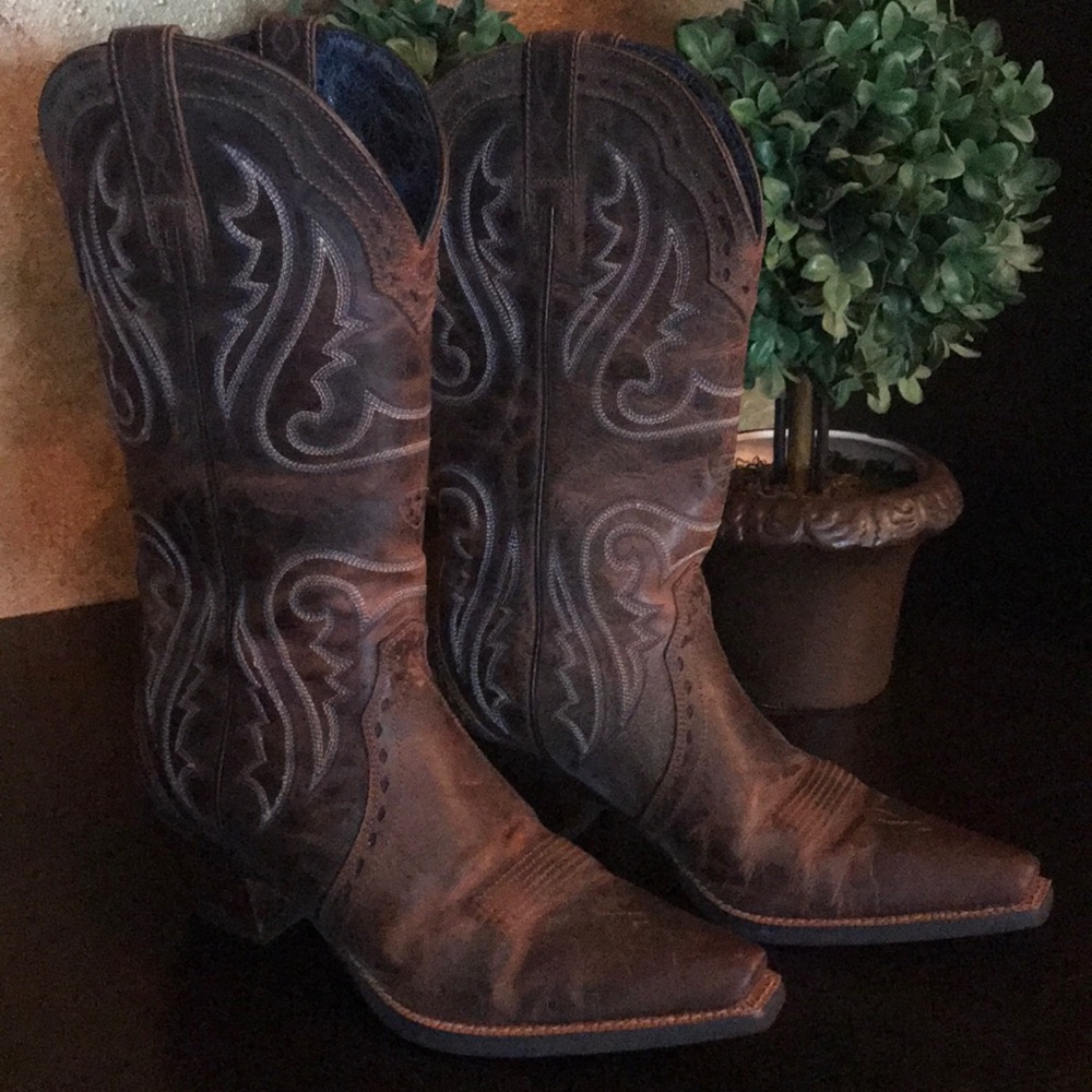 Ariat women’s cowgirl boots *worn once*